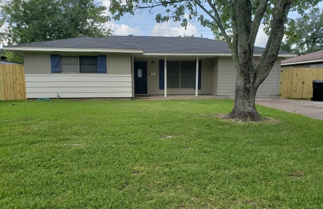 704 S 15th St - 704 S 15th St, Nederland, TX 77627
