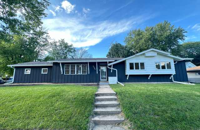Modern 3+ Bedroom House in Cooper School Neighborhood - 2504 20th Avenue North, Fort Dodge, IA 50501