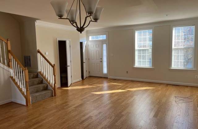 2104 GARDEN GROVE Lane Gallery 3