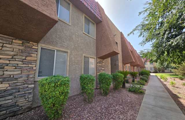 ADORABLE 2 BEDROOM 2 BATHROOM 1ST FLOOR CONDO Gallery 3