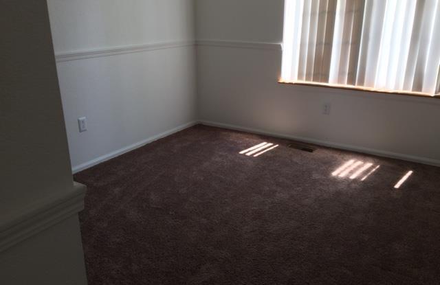 1225 Iris Court Gallery 3