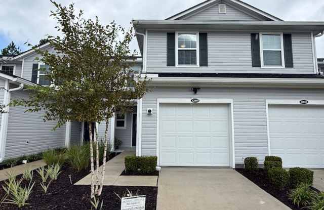 Welcome to this beautiful townhome for rent in the highly desirable Wells Creek community! photos photos