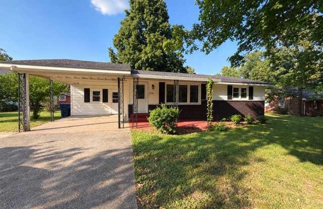 3 bedroom house in Benton Gallery 1