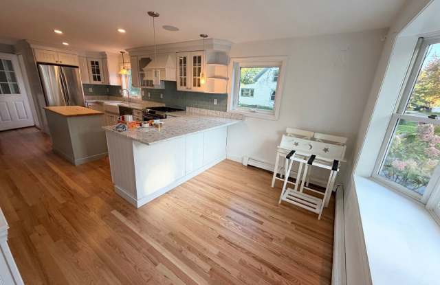 Ferry Village 3BR Home near secluded beach Gallery 4