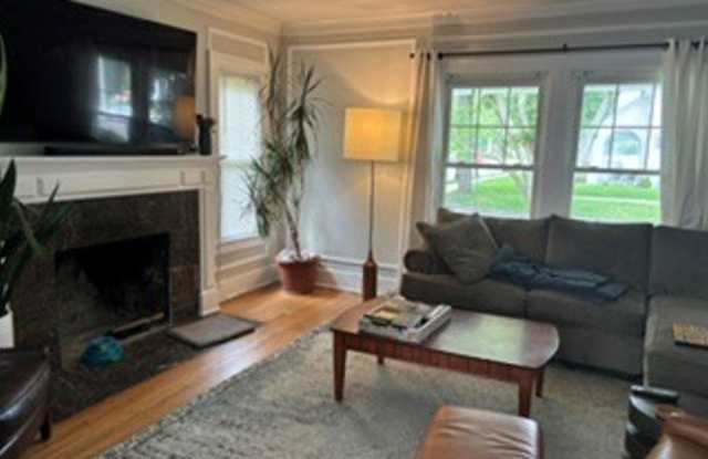 614 Greenwood Avenue Southeast Gallery 2