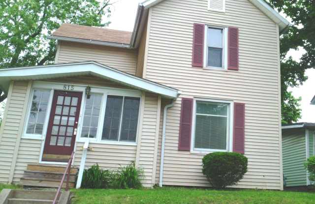 Two Story House - 815 College Boulevard, Ashland, OH 44805