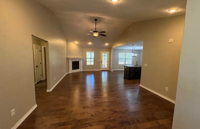 BEAUTIFUL all brick 3 bed 2 bath 3 car garage located in Ozark! This won't last long! Gallery 4