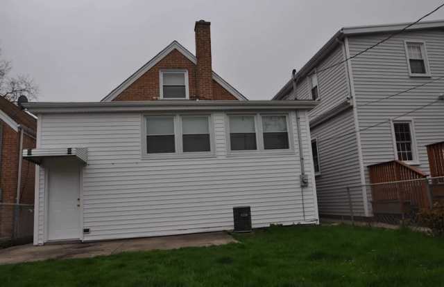 2419 North Gateway Road Gallery 2