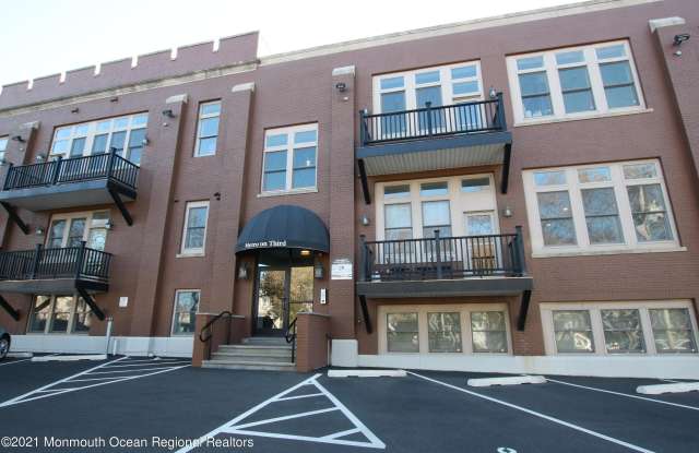 1003 Bond Street unit: 2 photos photos