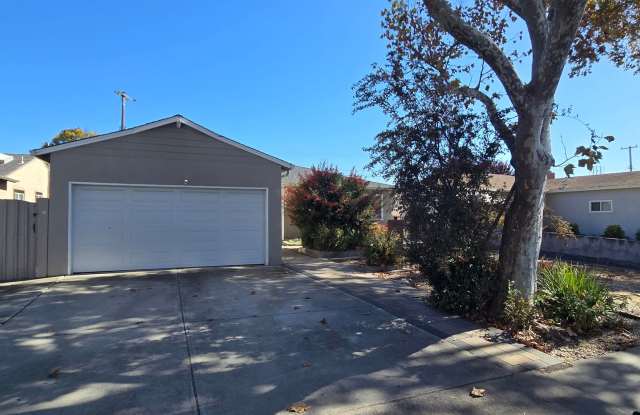Updated Home, Remodeled Kitchen and Bathrooms, Wood Floors, Fresh Paint, Great Location! Gallery 1