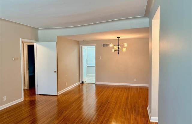 8722 Delmar Boulevard Gallery 4
