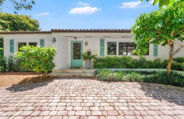 1524 Siena Ave photos photos