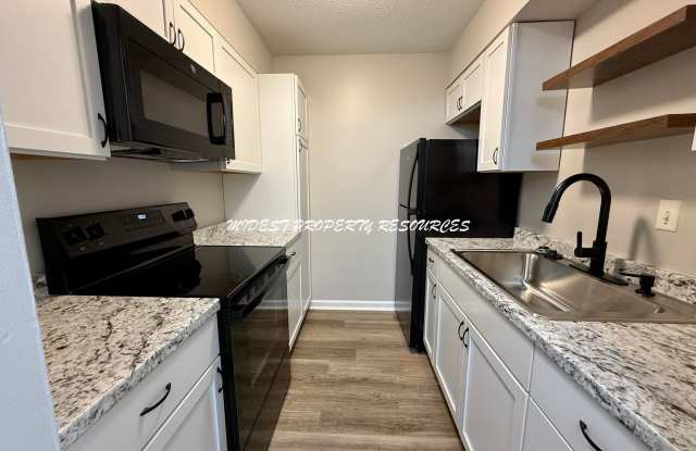 Stunning 1 Bedroom Apartment w/ Covered Parking photos photos