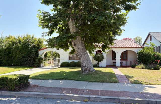 Charming Spanish Colonial house with huge yard in San Bernardino. MUST SEE! photos photos