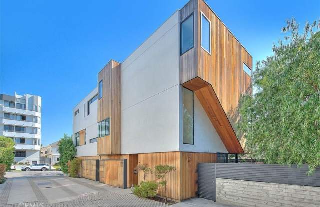 1825 N Kenmore - 1825 North Kenmore Avenue, Los Angeles, CA 90027