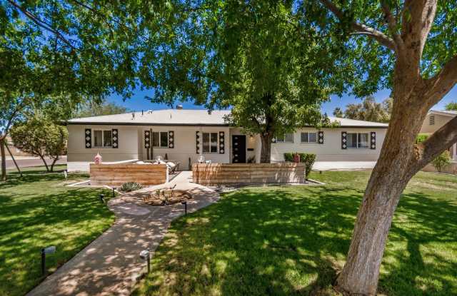 Beautifully renovated mid-century ranch home in Phoenix! photos photos