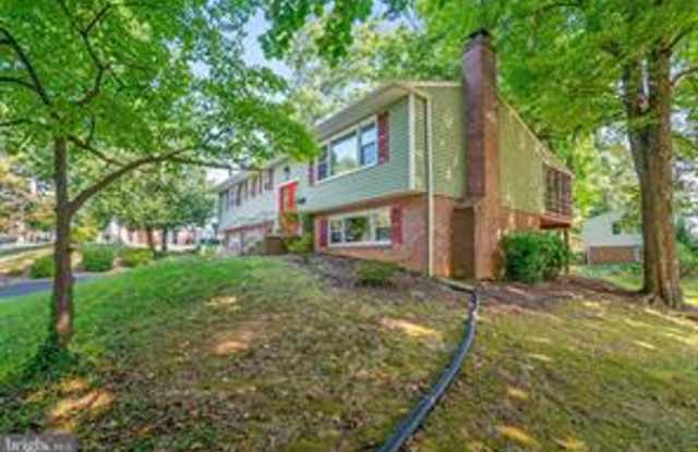 Perfectly situated on a quiet cul-de-sac in the highly sought-after Fairmont Estates community of Fairfax City. photos photos