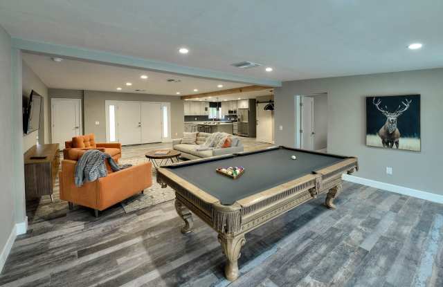 Pre Lease August 2027! Gorgeous Total Remodel in Central Tucson, A/C, Pool, 5 minutes from UofA, New Appliances Gallery 4