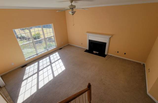 205 Bennington Circle Gallery 3