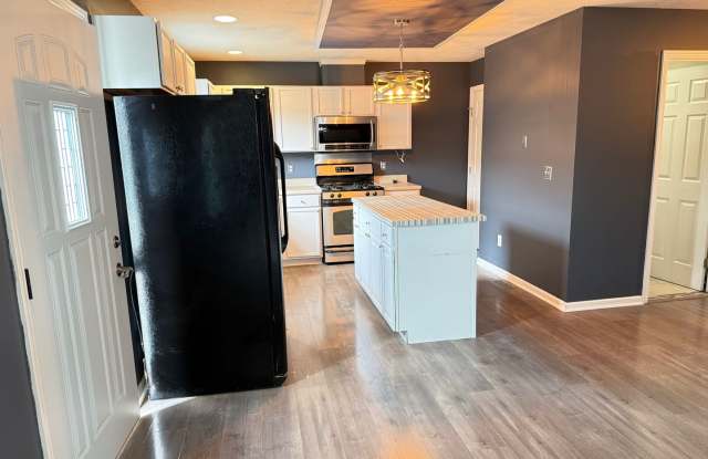 Beautiful townhouse in Normal, extremely convenient location Gallery 3