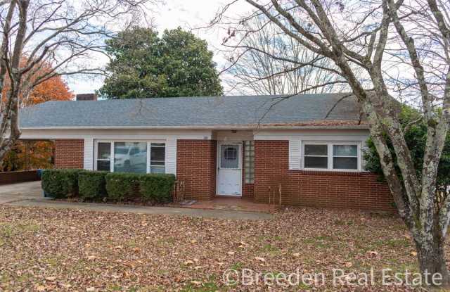 300 Oakland Ave - 300 Oakland Avenue, Drexel, NC 28655
