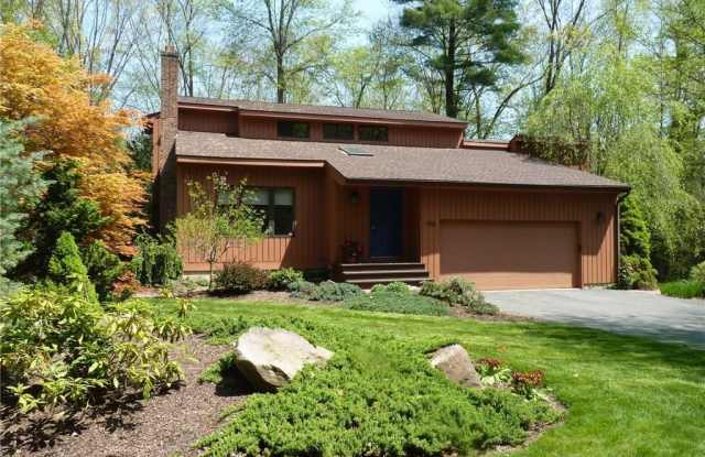 100 Old Canal Way - 100 Old Canal Way, Weatogue, CT 06089