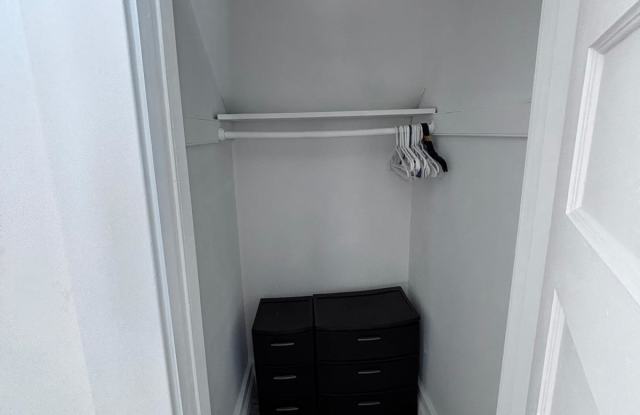 44 Elmwood Place - 44 Elmwood Place, Bridgeport, CT 06605