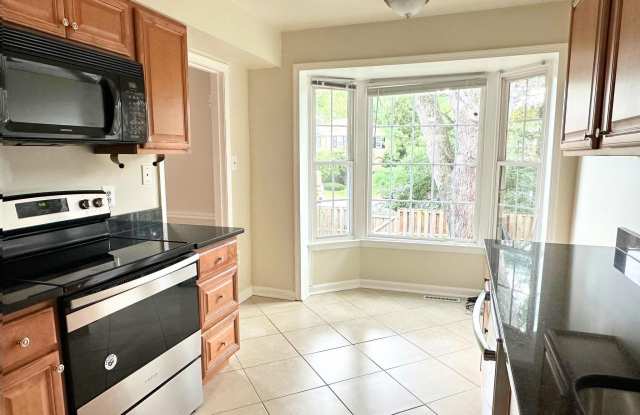 208 COMMONS Drive NW Gallery 4