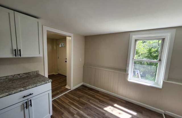 Charming 1BR Home in McKees Rocks, Section 8 Considered! Gallery 4