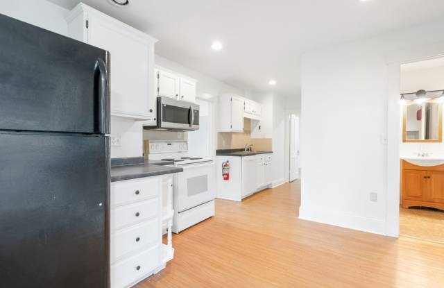 222 N Francis St - Cedar Falls - 222 North Francis Street, Cedar Falls, IA 50613