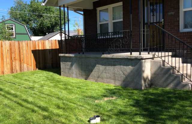 Midtown 2 bed/ 1 bath - Fully Remodeled with Private Backyard - 125 Malone Lane, Reno, NV 89502