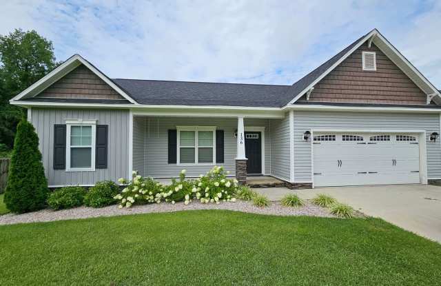 Fenced in 3 Bedroom Home in Southwest Commons photos photos