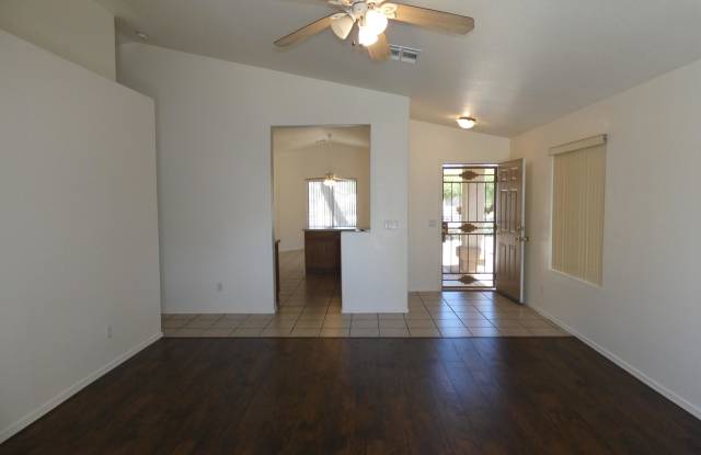 5465 W AUGUSTA Avenue Gallery 3