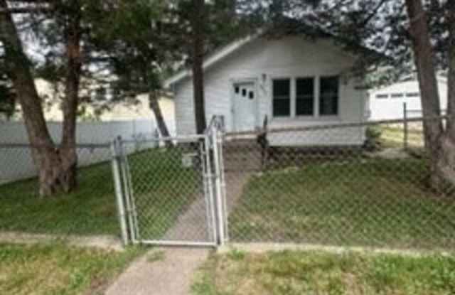 2517 East 38th Street - 2517 East 38th Street, Des Moines, IA 50317