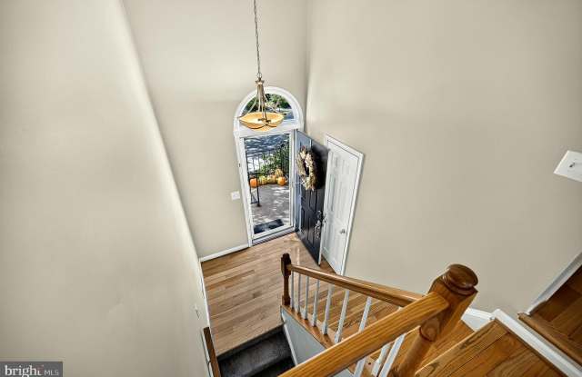 8006 TREVOR Place Gallery 4