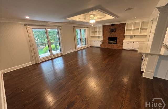 1331 Luke Circle Gallery 3