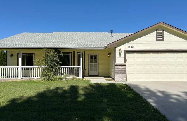 Charming Single-Level Home in Eagle with 3 Bedrooms and 2 Bathrooms! | $500 OFF FIRST MONTH'S RENT!! photos photos