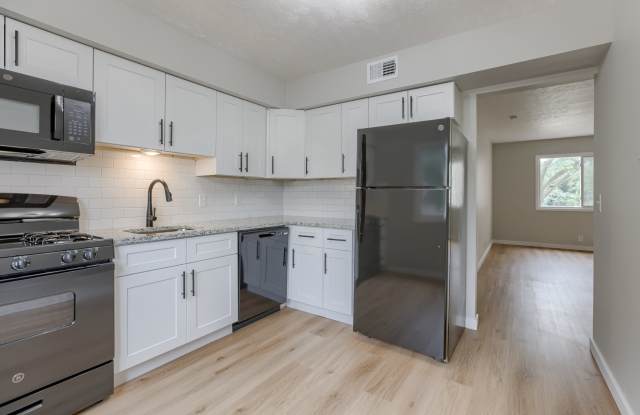 4715 Davenport Street - 7 photos photos