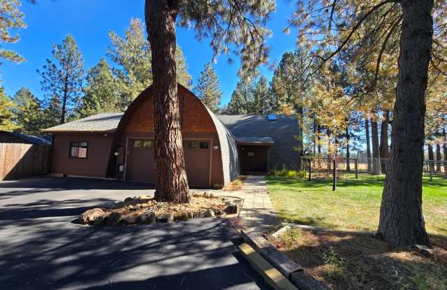 Live in Beautiful Tollgate and Minutes from Downtown Sisters - 69210 Harness, Deschutes County, OR 97759