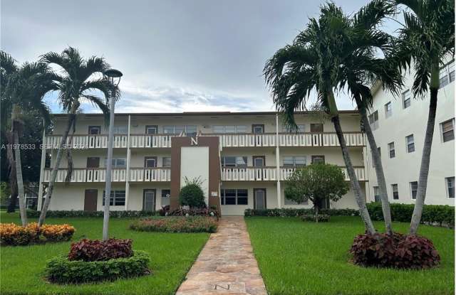 550 N Mansfield  N photos photos