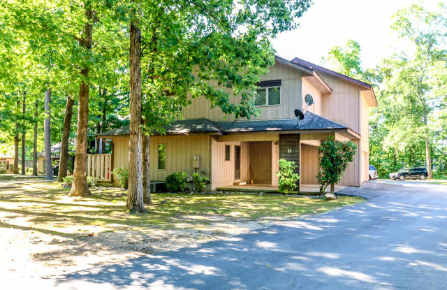 This newly remodeled house is the perfect cozy place to call home. It is 2 bed, 1.5 bath and pet friendly. Nestled in the community of Coronado courts and within walking distance of lake Coronado and the Coronado fitness center. photos photos