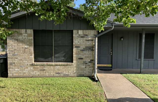 208-210 Yale Ct - 210 Gallery 2