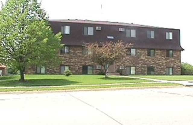 2 bedroom west side Iowa City apartment photos photos