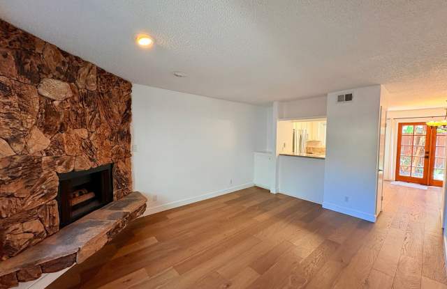 Amazing Two Bed 1.5 Bath Condo - University Heights - Garage & Driveway Parking photos photos