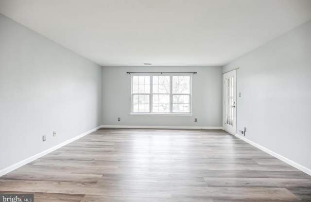 207 SEDGEFIELD Drive Gallery 4