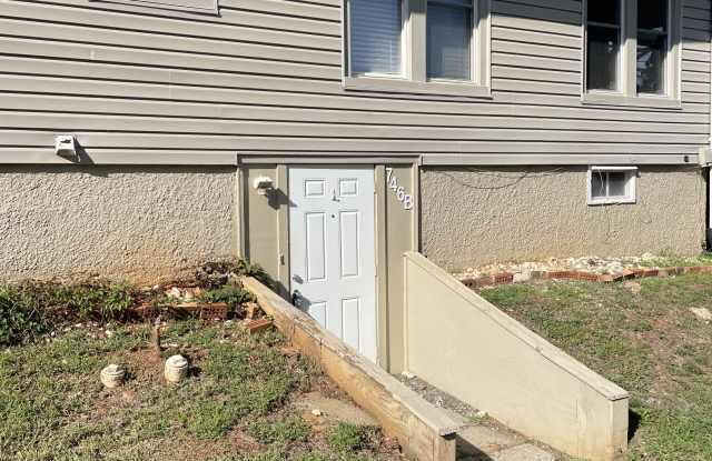 746 Rio Rd - Apt B Gallery 1