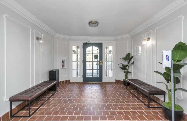 2955 Van Ness Gallery 3
