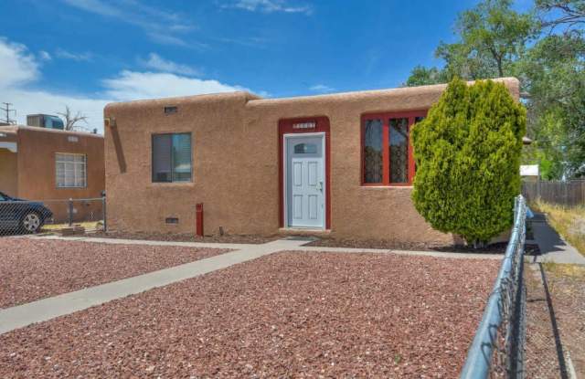 UNM/CNM 3 Bedroom 1 1/2 Bath Home photos photos