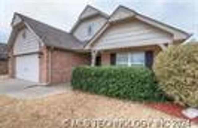 Well maintained home in a great location within Prestin lakes. - 9010 North 156th East Avenue, Owasso, OK 74055
