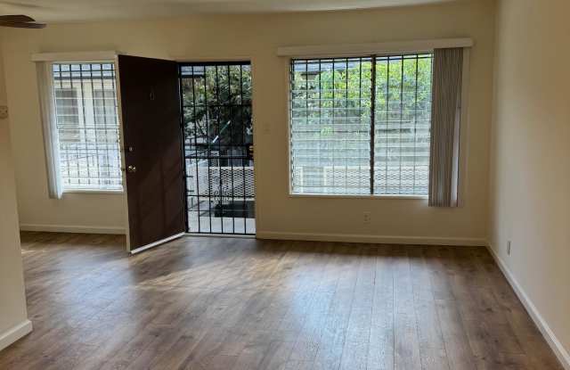 912 N Genesee Ave photos photos